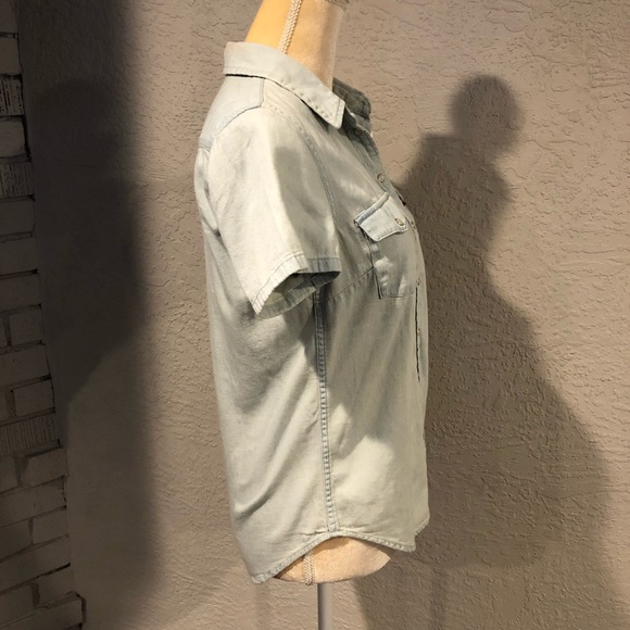 Levi’s Short Sleeve Distressed Western Shirt - Picture 3 of 5